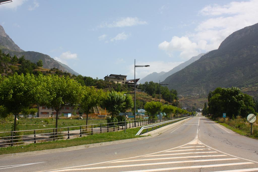 La Llardana Guest House Benasque Exterior photo